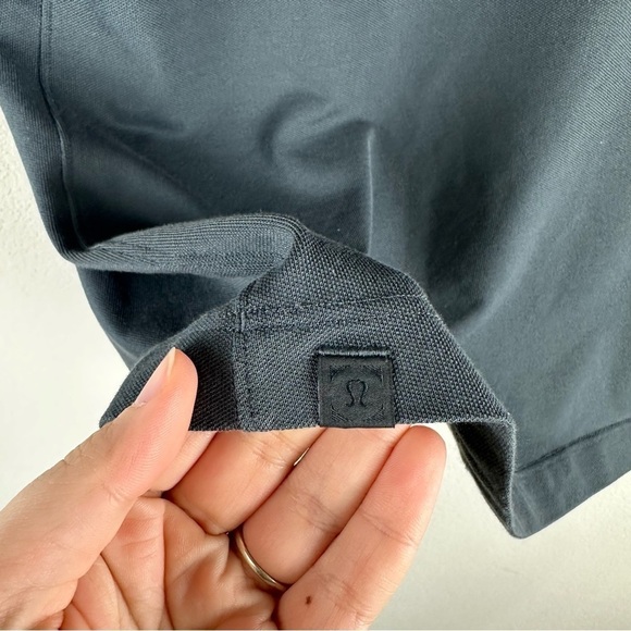 Lululemon Men’s Gray Short Sleeve Polo Shirt Size Medium - Picture 4 of 5